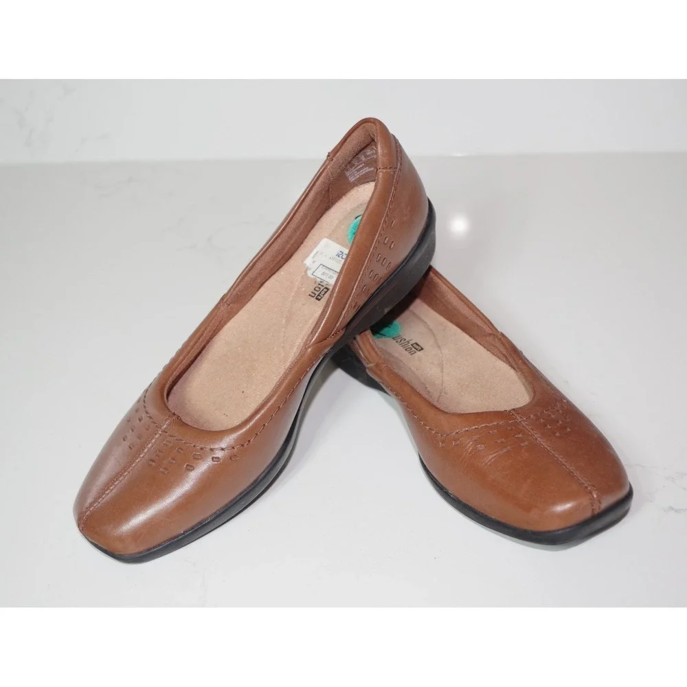 Clarks Collection Women's 7.5M Tan Brown Leather Cushion Soft Flats Square Toe